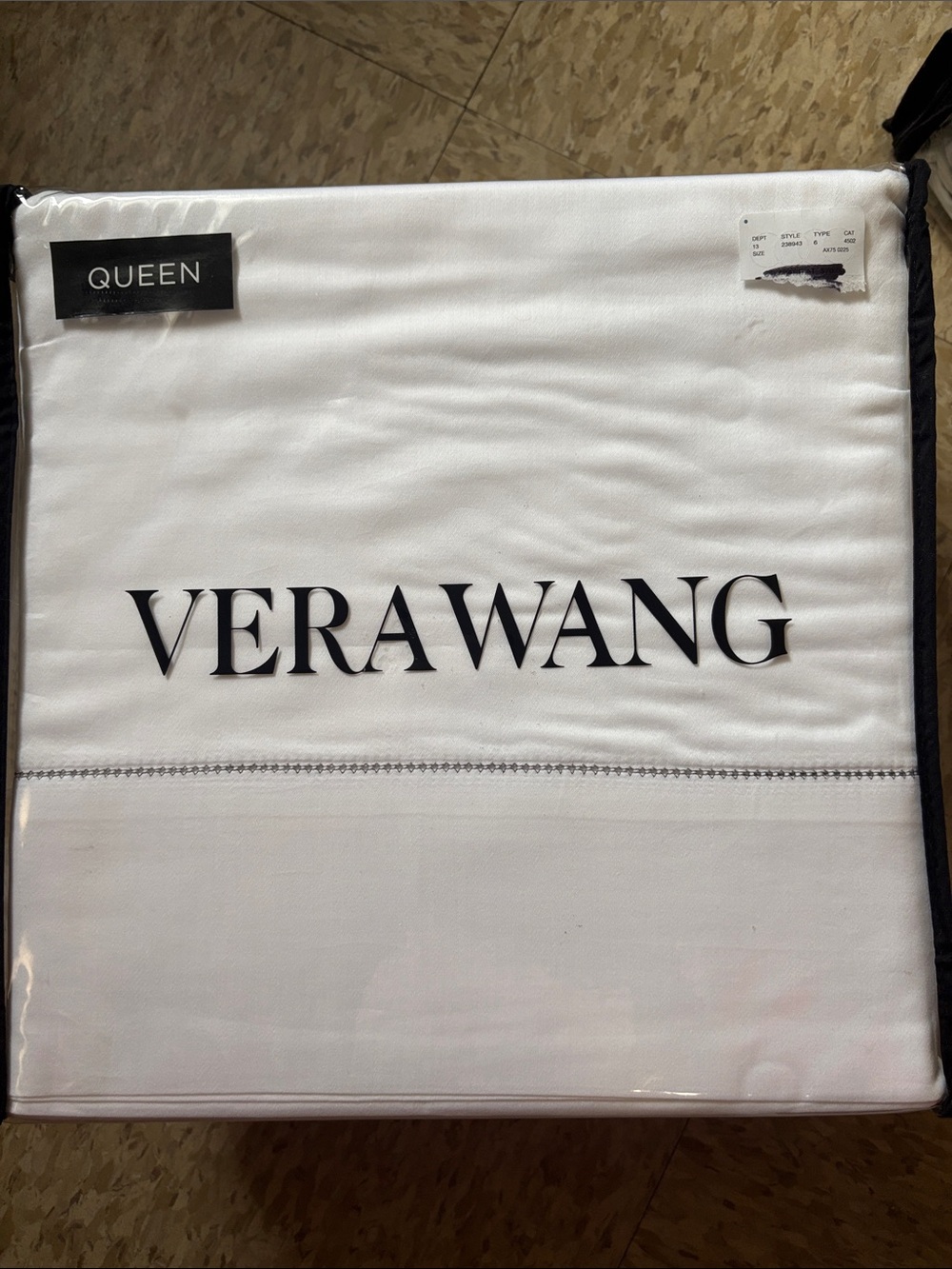 Vera Wang White Queen Sheet Set with Contrast Trim